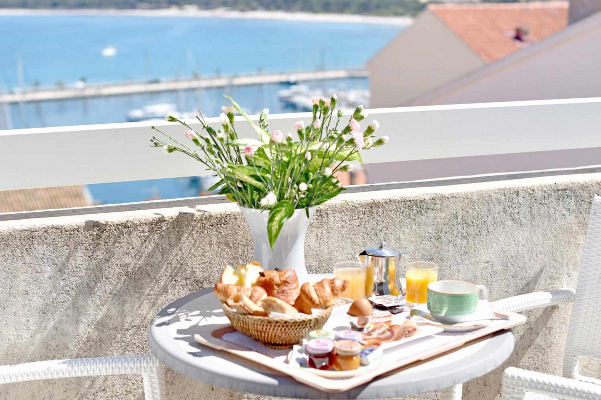 Hotel Le Rocher Καλβί Εξωτερικό φωτογραφία