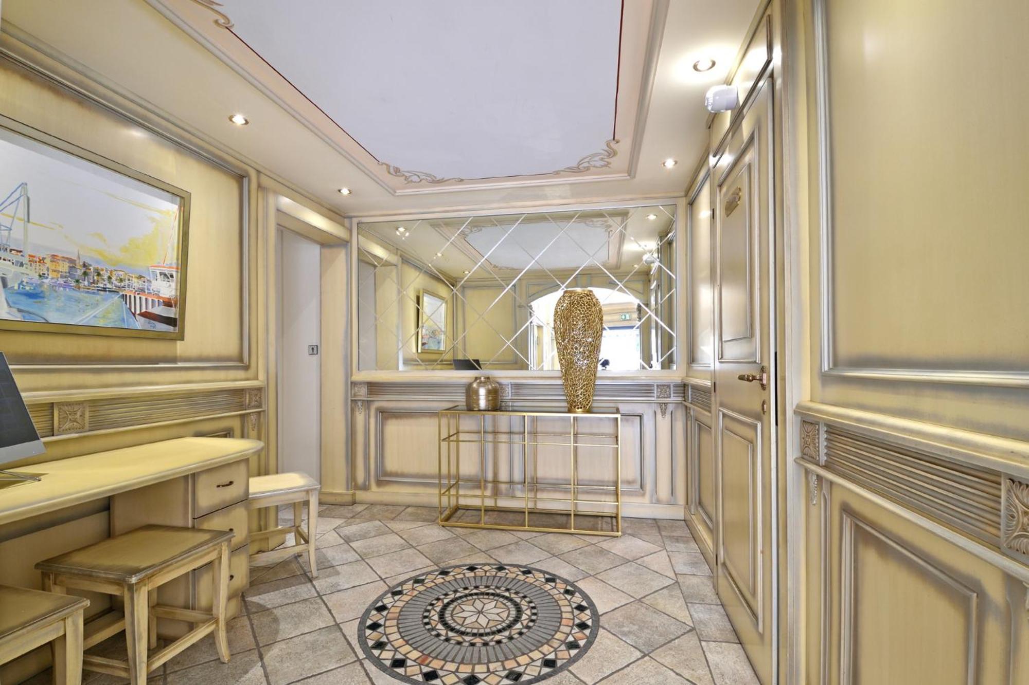 Hotel Le Rocher Καλβί Εξωτερικό φωτογραφία