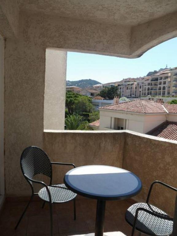Hotel Le Rocher Καλβί Δωμάτιο φωτογραφία