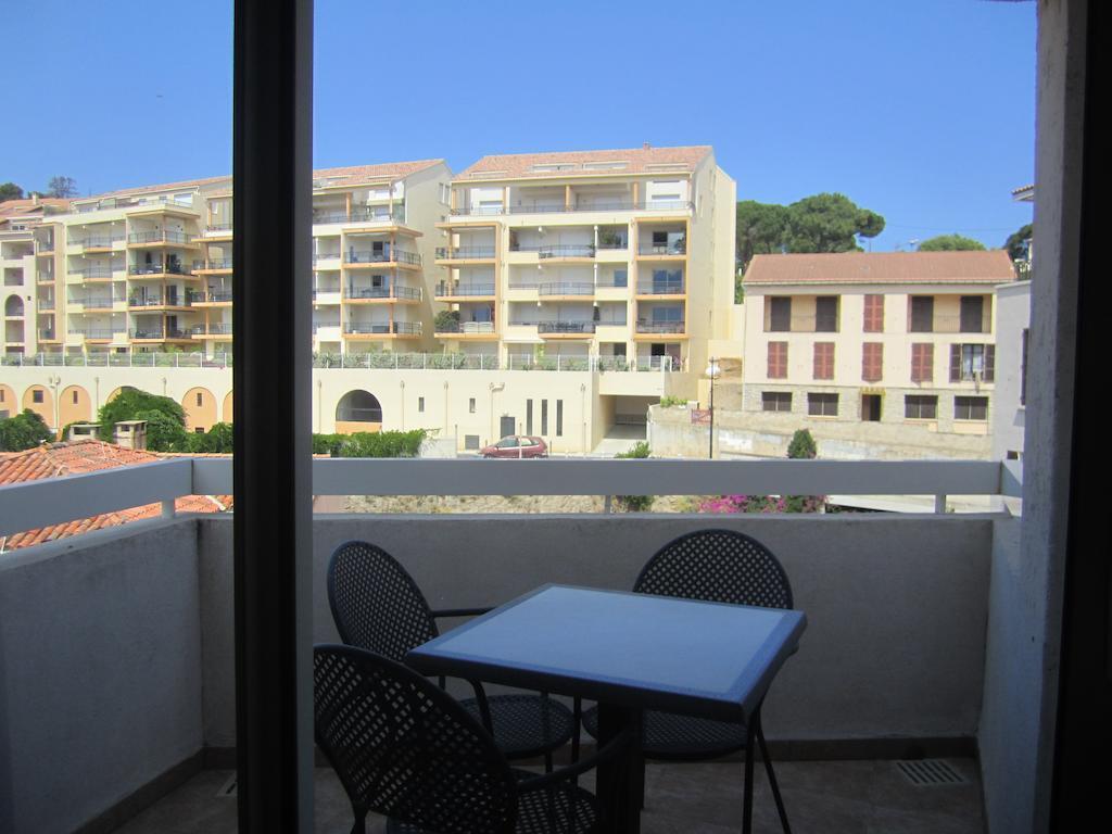 Hotel Le Rocher Καλβί Δωμάτιο φωτογραφία